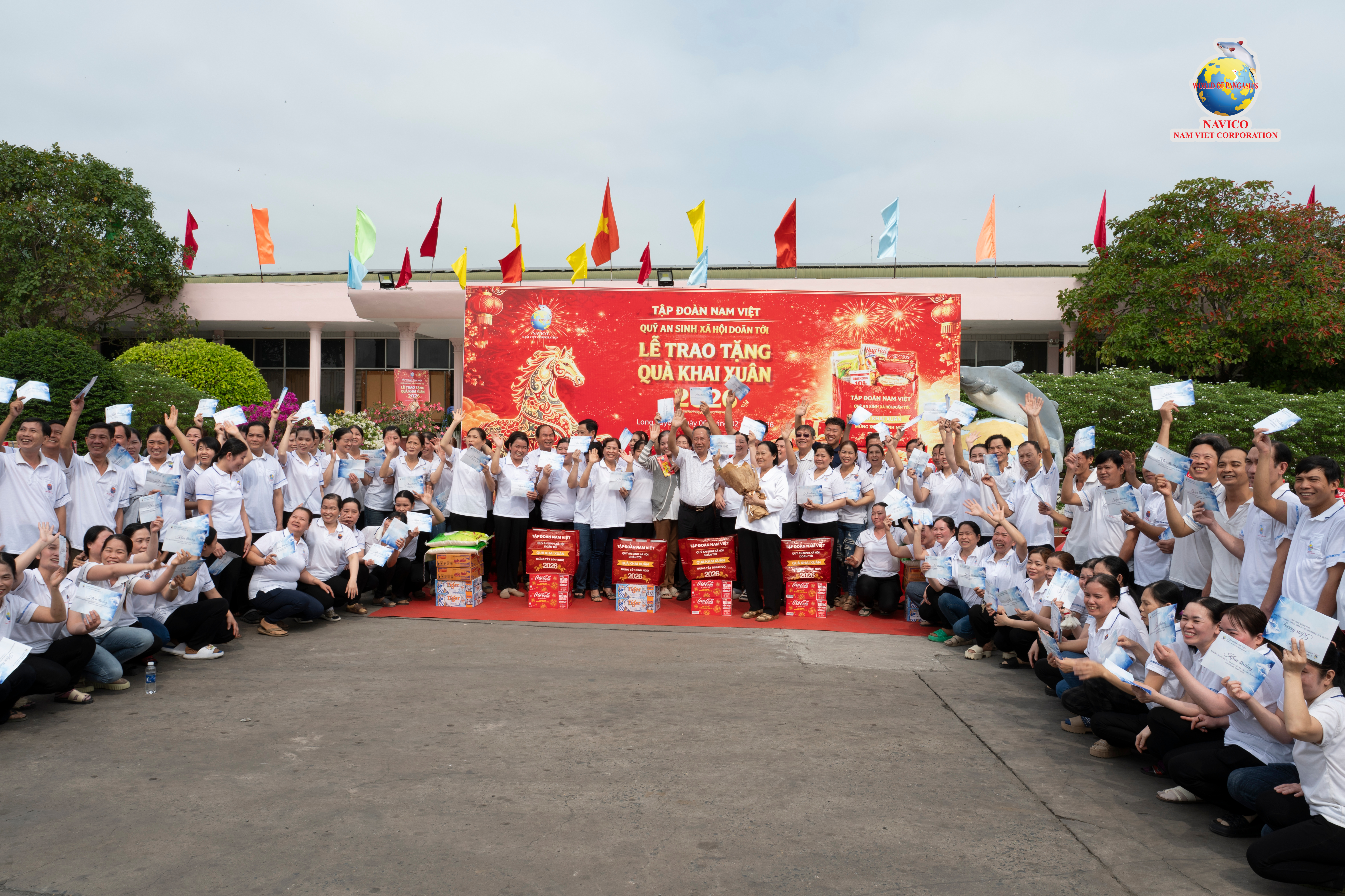 TRAO QUÀ KHAI XUÂN 2026 ĐẾN 7.000 NGƯỜI LAO ĐỘNG NAVICO, QUỸ AN SINH XÃ HỘI DOÃN TỚI CỦNG CỐ GIÁ TRỊ “LẤY CON NGƯỜI LÀM TRUNG TÂM”